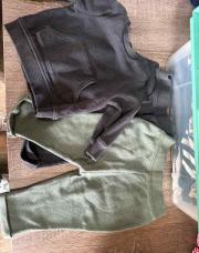 Deux pantalons et un pull 12 mois 