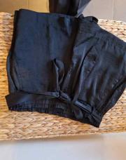 Short effet soie noir taille S 