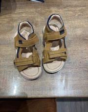 Sandalettes neuves taille 30 brune 