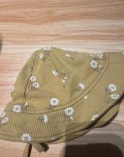 Chapeau jaune 