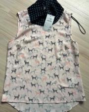 Blouse 34 neuve j’achète avec petits chiens