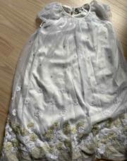 Robe C&A blanche et dorée 10 ans