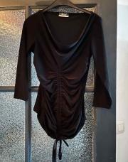 Blouse noire taille unique mais vaut un XS/S