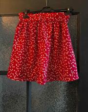 Jupe rouge à motifs cœurs blancs taille XS - Shein