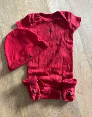 Ensemble body bonnet chaussettes Jordan T6/12mois 