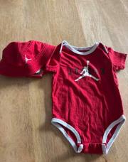 Lot chapeau et body Jordan T 0/6 mois