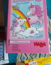 Jeu licorne dans les nuages