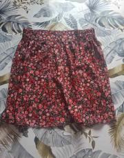 Jupe courte fleurie  neuve 40 