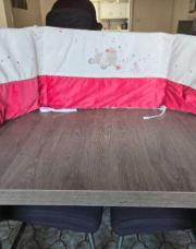 Tour de lit rose et blanc noukies