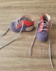 Chaussures T.22 Kickers à lassets bleu et rouge