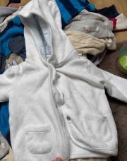 Veste blanche capuche bleu 