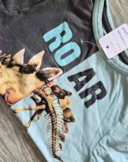 T-shirt dino 110/116