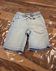 Short bleu clair T:3-4ans