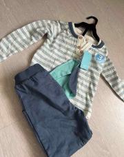 Ensemble pyjama haut + bas + bavoir avec étiquette 24 mois 