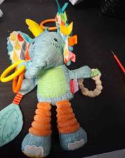 Éléphant a surprendre 