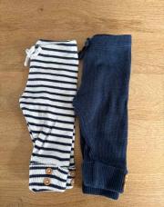 Lot de 2 pantalons bleu et marin 3 mois 