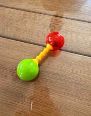 Hochet rouge et vert