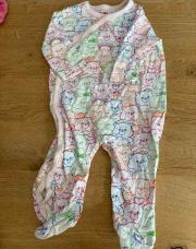 Pyjama 1 pièce bisounours 56 cm 