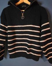 Pull noir et blanc. Tirette et anneau