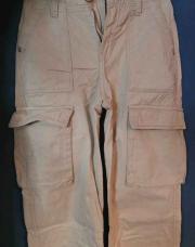 Cargo beige. Taille 32. Bershka