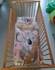 Lit bébé en bois complet