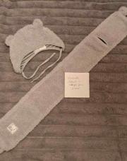 Bonnet et écharpe gris 1 mois