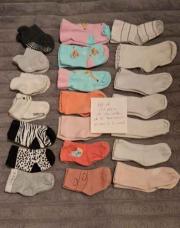 Lot 21 chaussettes de naissance à 6 mois