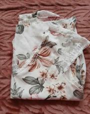 Blouse courte manche L blanche fleurie 