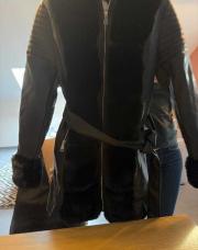 Long manteau simili et fourrure avec ceinture M