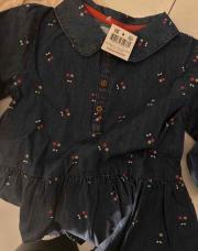 Robe 12M neuve bleu motif cerise 