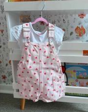 Salopette jeans short rose/coeur + t shirt 9 mois 