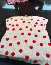 Ti shirt blanc à pois rouge  zara taille  13/14 ans  