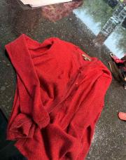 Gilet  rouge à paillettes tqf 10 ans 