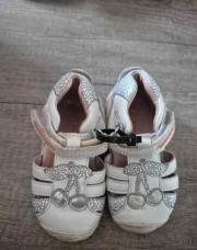 Sandalette blanche cerise p18