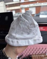 Bonnet blanc plume 