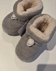 Chaussons bébé gris