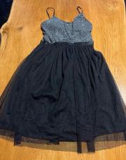 Robe noir avec paillette taille L 