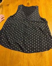Top noir triangle doré taille Xl 