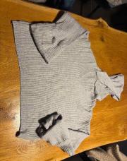 Pull gris à capuche taille M