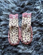 Petites pantoufles chaussettes 23