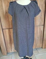 Robe L grise mi saison MANGO ,poches côtés , motifs petits carreaux 