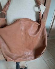 Sac marron effet cuir DES PIDS À LA TÊTE. Dimensions L45xH39