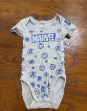 Body Marvel gris 12 mois 