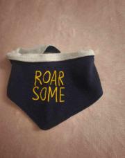 Bavoir triangle bleu Roar 