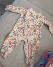 Pyjama + bavoir 