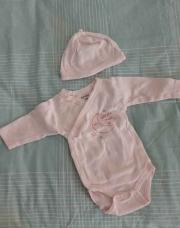 Bodies croisés + bonnet taille 1mois 