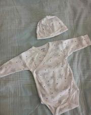 Bodies croisés +bonnet taille 3mois 