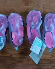 2 paires de sandalettes plastique pour eau et plage rose et bleue 23 et 24 (decathlon) NEUVES 