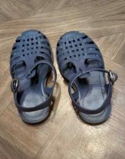 Sandalettes plastique bleu.  23