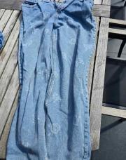 Jeans 16 ans avec fleurs